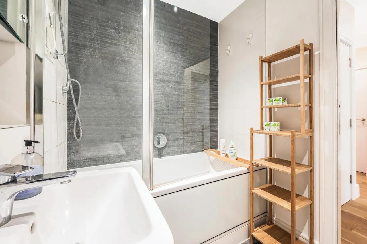 Apartment Pass The Keys Cosy Elegant Shepherds Bush Flat London